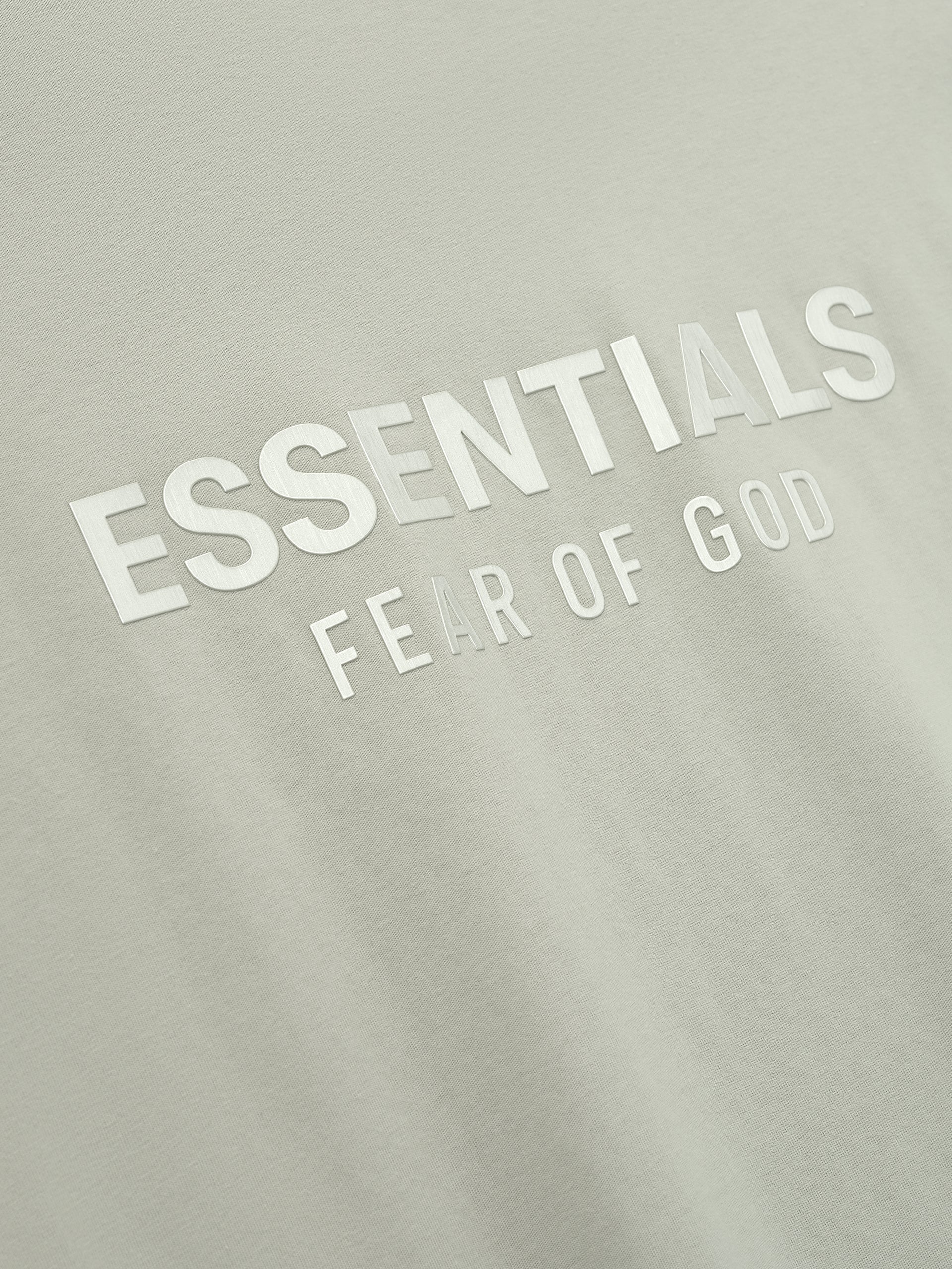 ESSENTIALS CLASSIC FIT TEE - ABBEY STONE