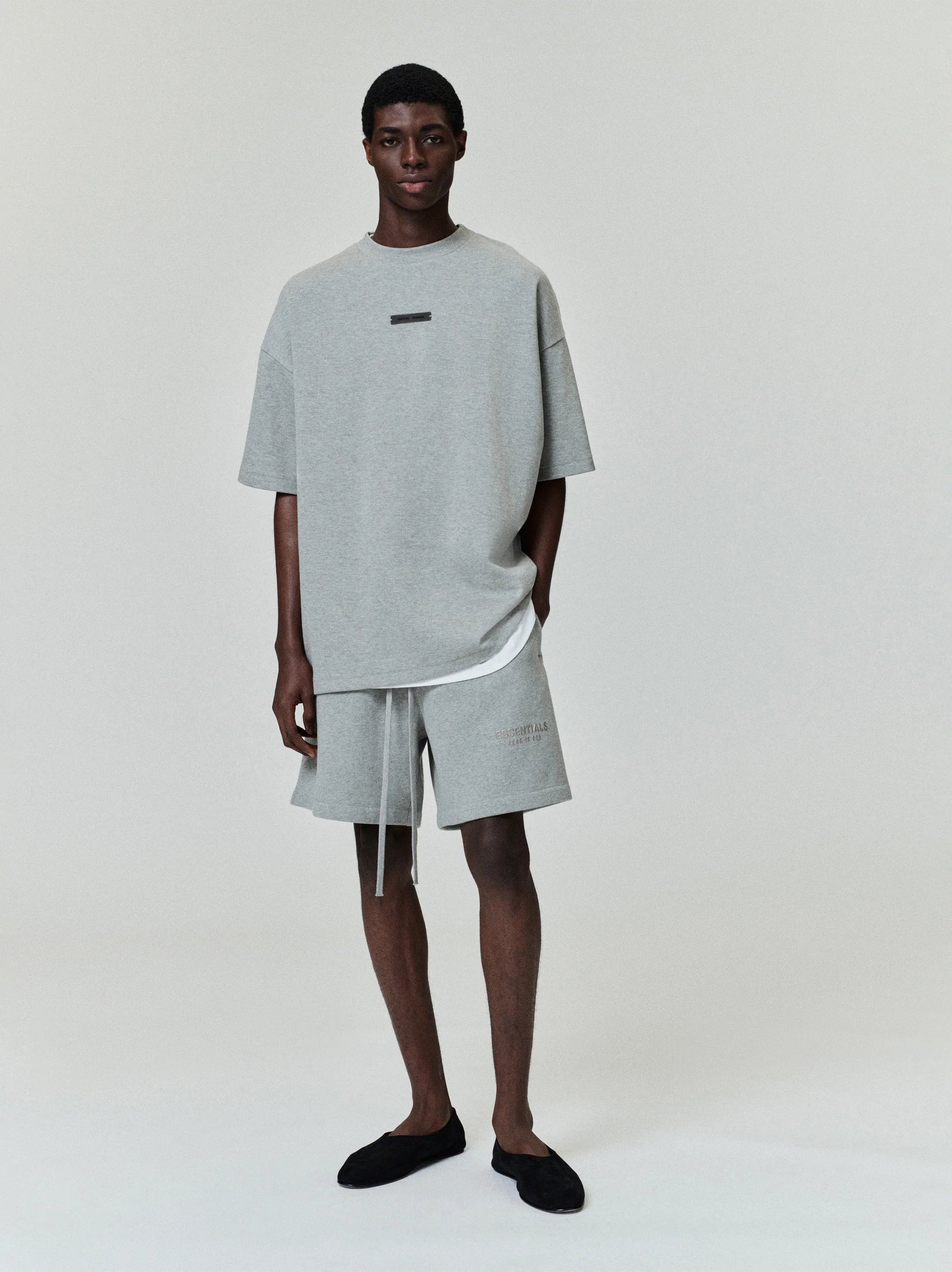 ESSENTIALS CLASSIC SWEATSHORT - CONCRETE HEATHER