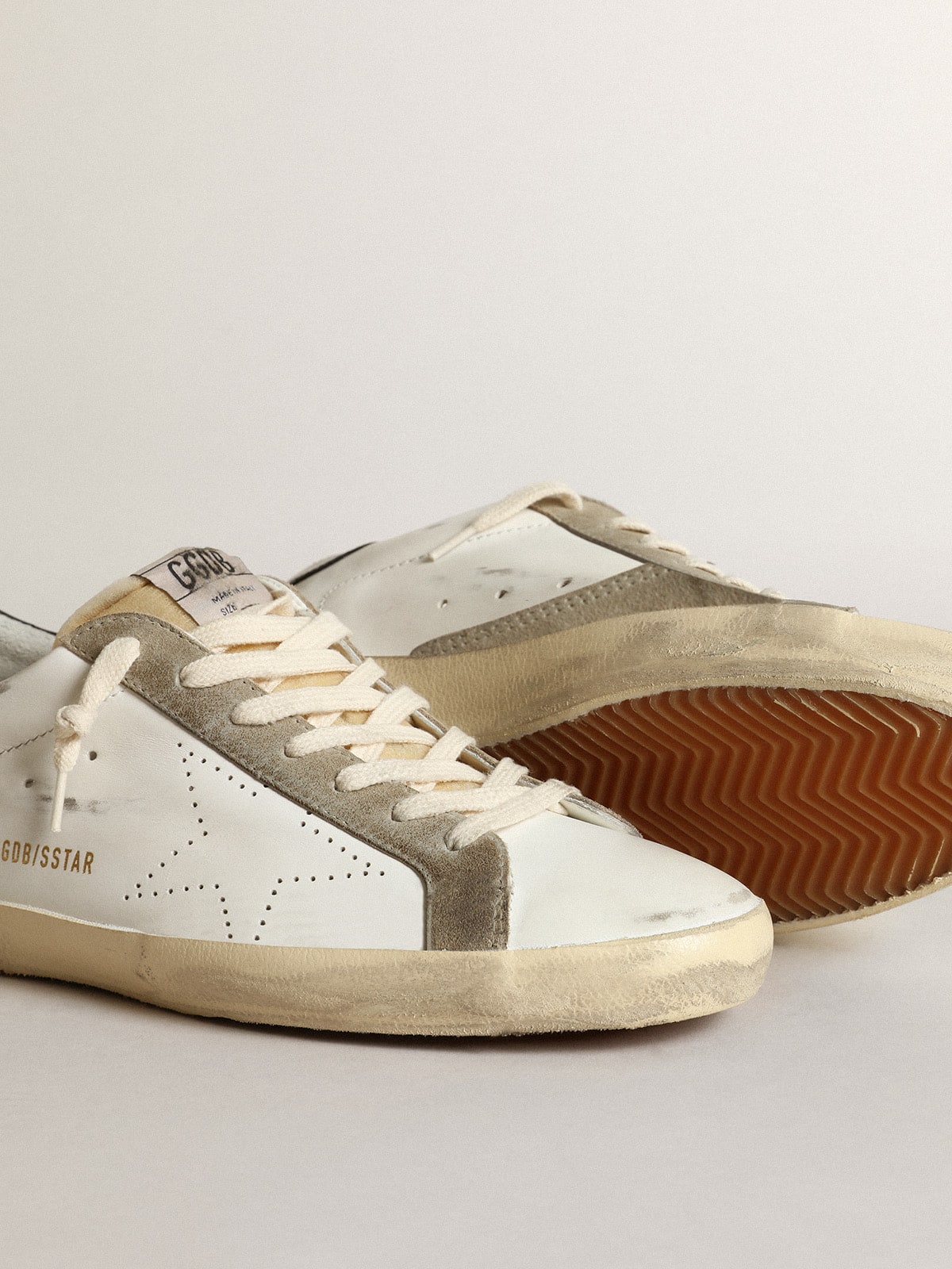 GOLDEN GOOSE SUPER STAR