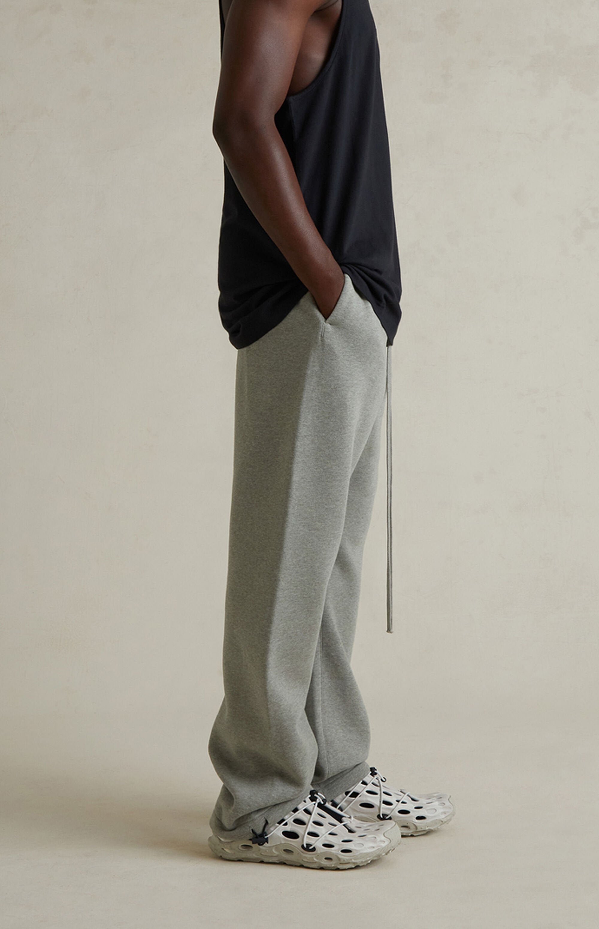 ESSENTIALS RELAXED FLEECE SWEATPANT-CONCRETE HEATHER