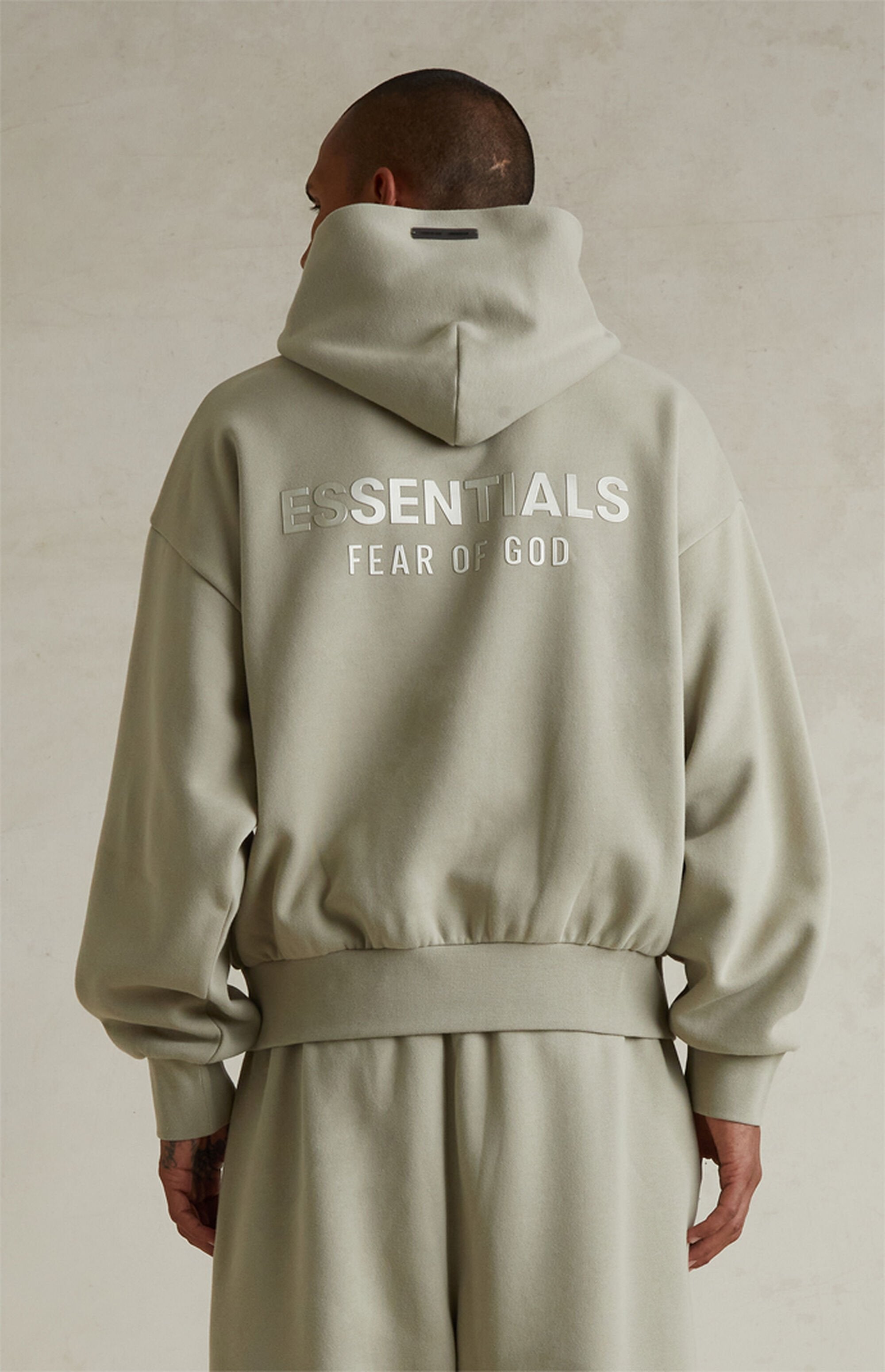 ESSENTIALS CLASSIC FIT FLEECE HOODIE - ABBEY STONE