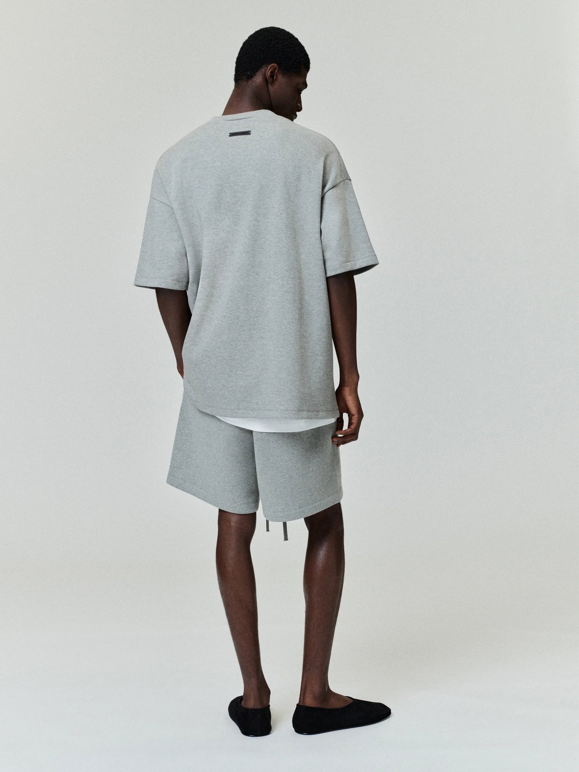 ESSENTIALS CLASSIC SWEATSHORT - CONCRETE HEATHER