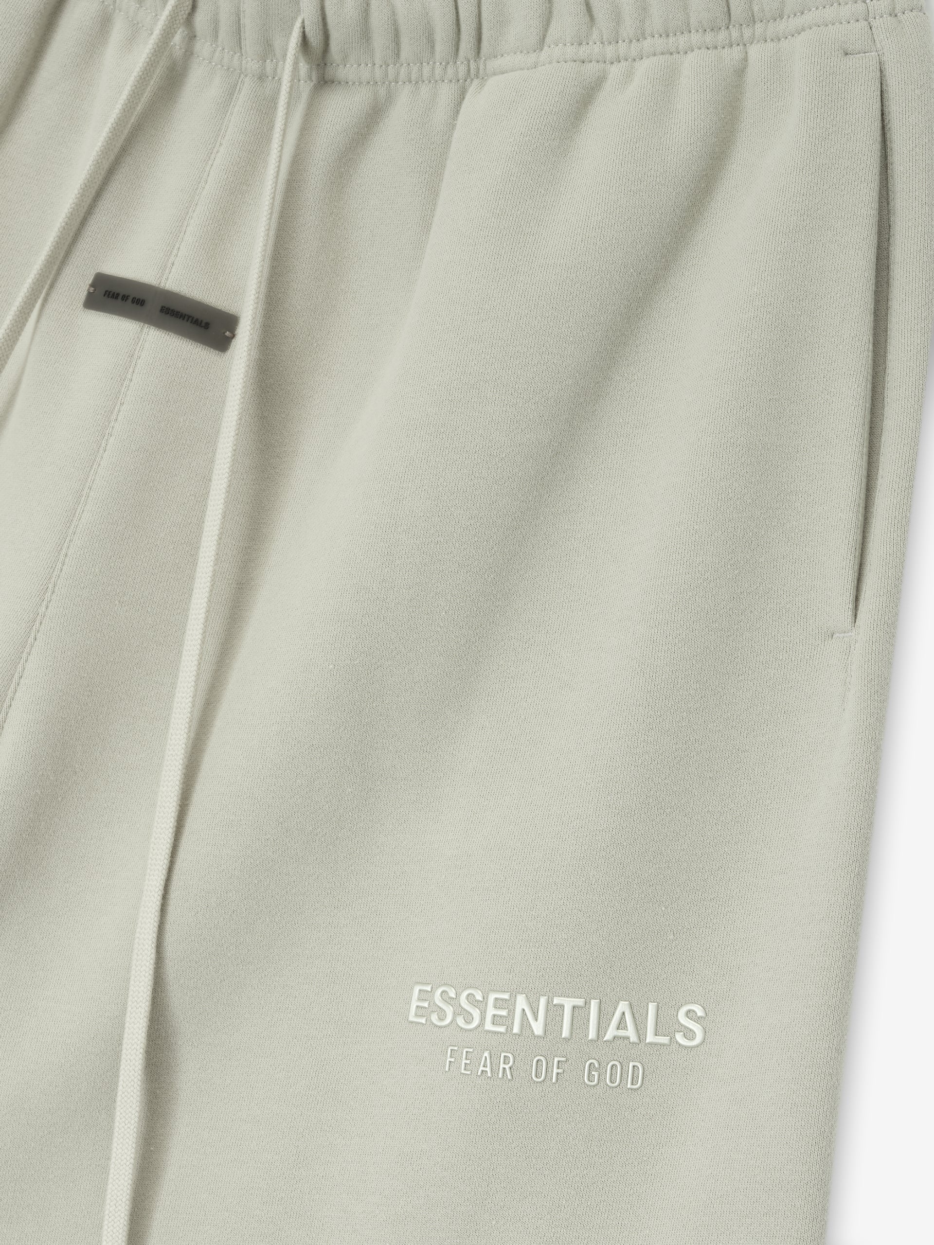 ESSENTIALS CLASSIC SWEATSHORT - ABBEY STONE