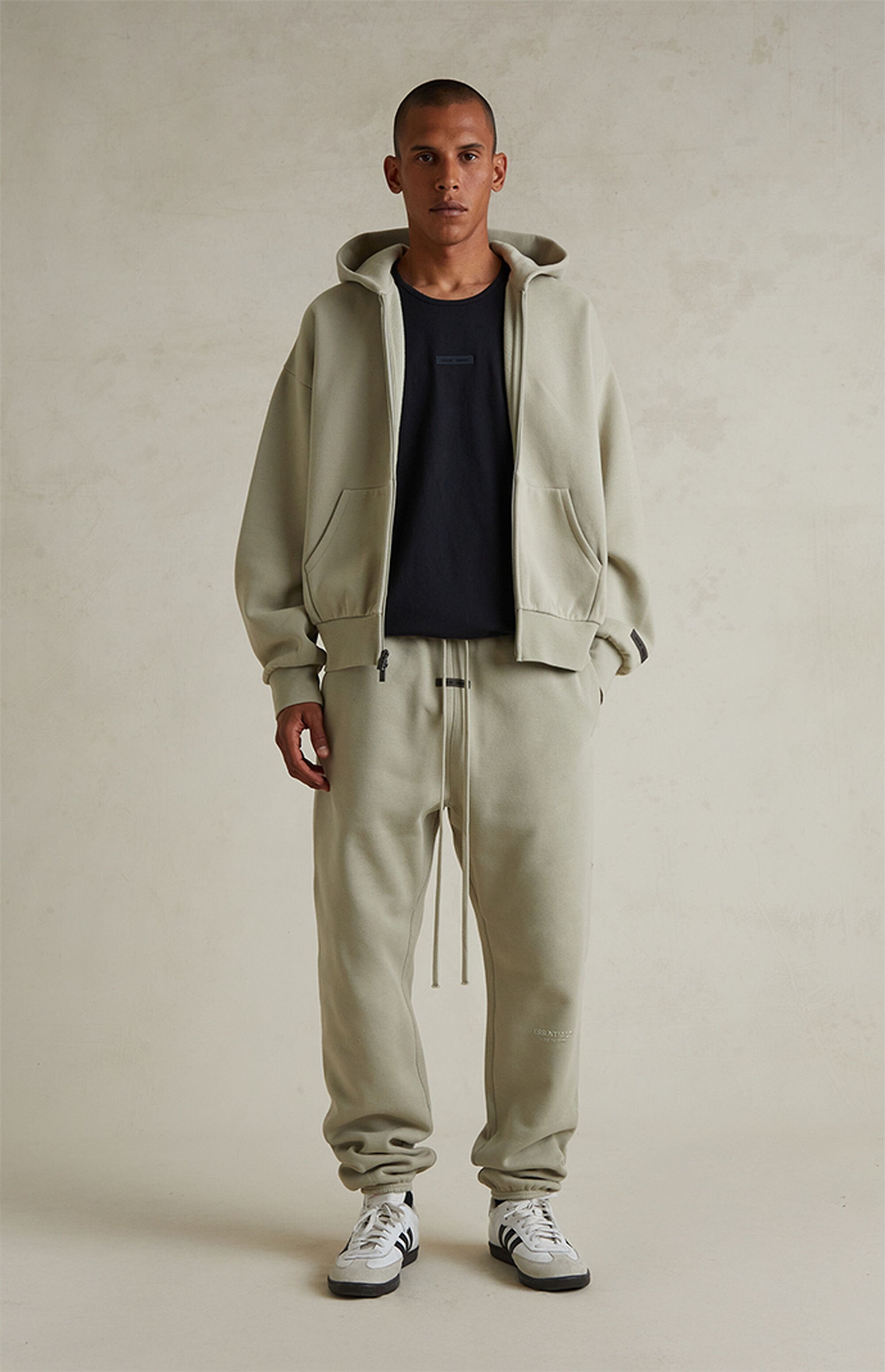 ESSENTIALS CLASSIC FIT FLEECE ZIP HOODIE - ABBEY STONE