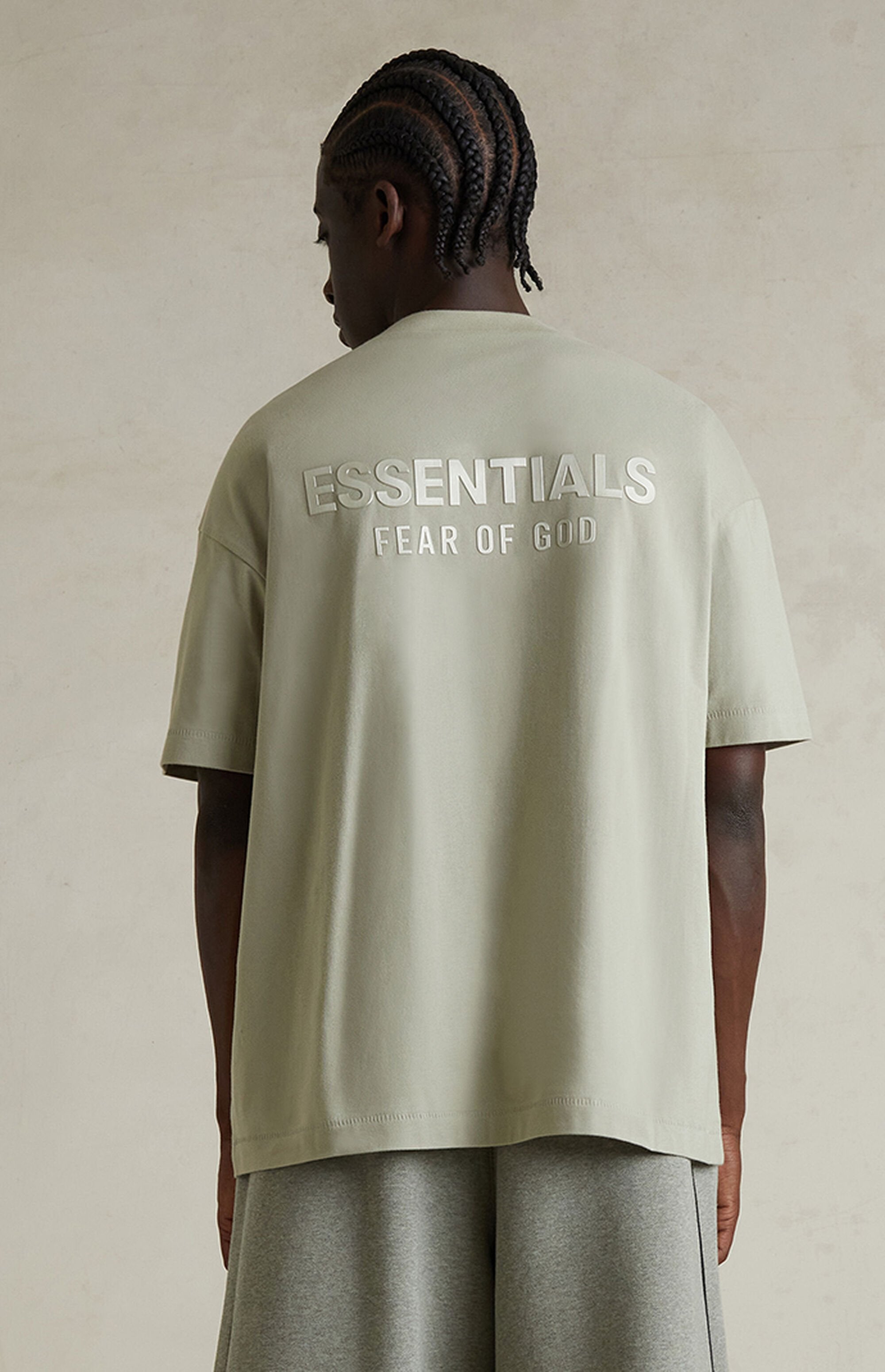ESSENTIALS CLASSIC FIT TEE - ABBEY STONE